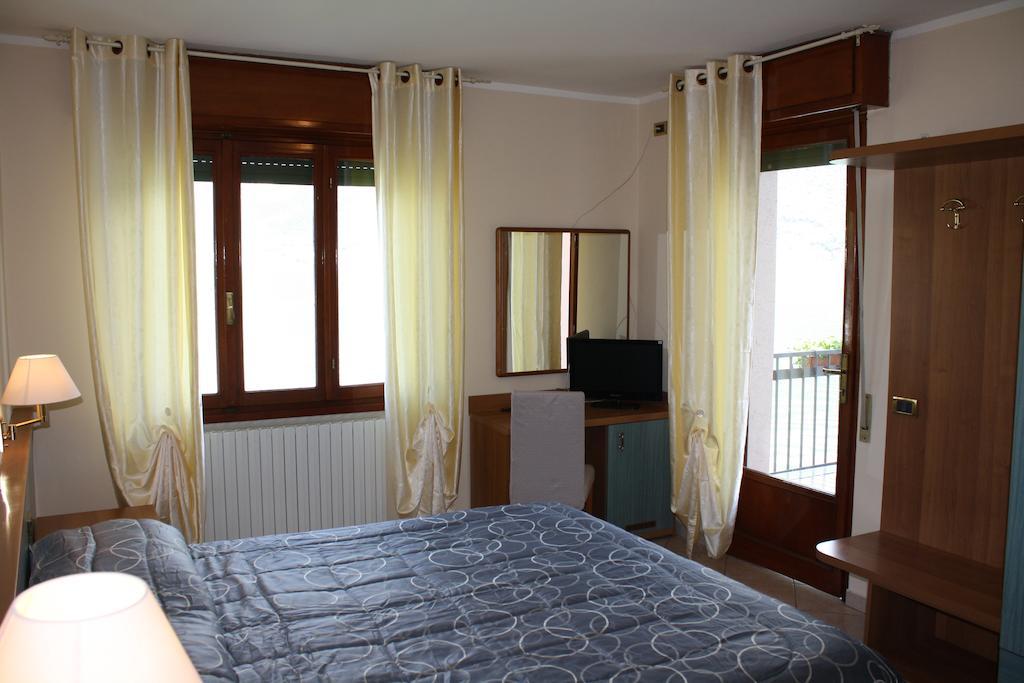 Hotel Ristorante Punta Dell'est Clusane